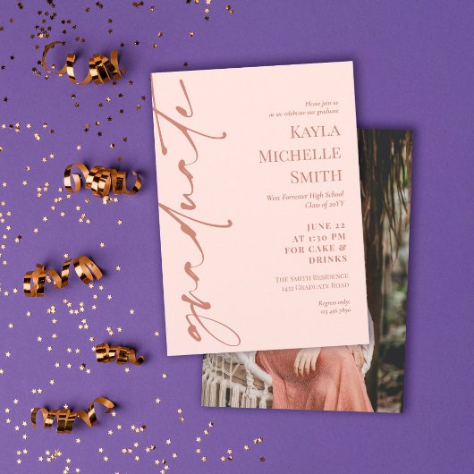 赤面ピンクブラスタイポグラフィ卒業パーティー 招待状