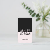 赤面ピンクブラックシンプルミニモダンマリスト縦書き 名刺 (スタンド正面)