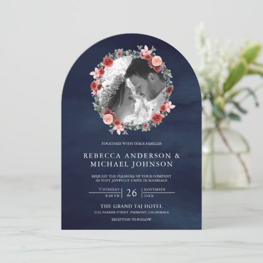 赤面ピンクブルゴーニュフローラアーチ写真ネイビー結婚ズ 招待状 (スタンド正面)