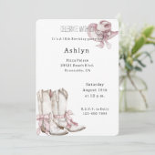 赤面ピンクホワイト女性のカーボーイブーツハット誕生日 招待状 (スタンド正面)