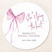 赤面ピンクボウ結び目ブライダルシャワー ラウンドペーパーコースター (正面)