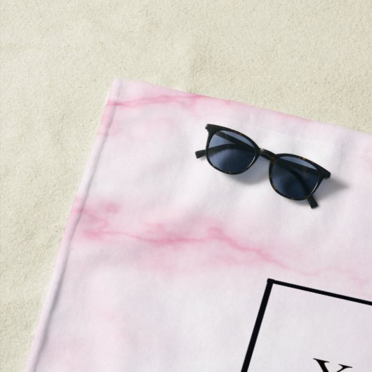 赤面ピンクマーブル会社のロゴビジネス ビーチタオル (インサイチュ)