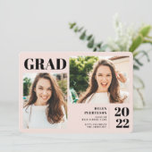 赤面ピンクモダンの3枚の写真の卒業 招待状 (スタンド正面)