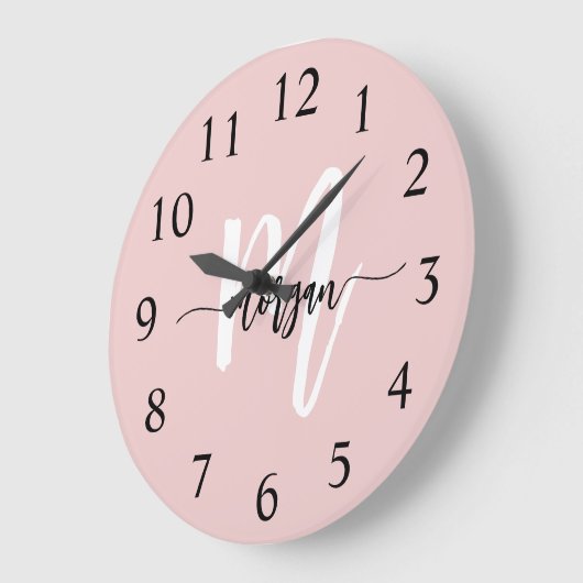 赤面ピンクモダンスクリプガーリートモノグラム名 ラージ壁時計 (傾斜)