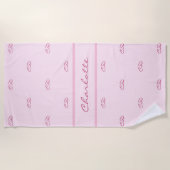 赤面ピンクモノグラムイニシャルパターン名 ビーチタオル (正面)