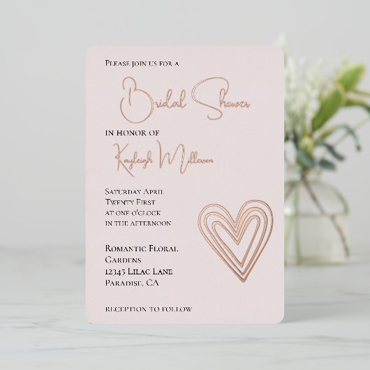 赤面ピンクロマンチック層ハートブライダルシャワー 箔招待状 (立ち正面)