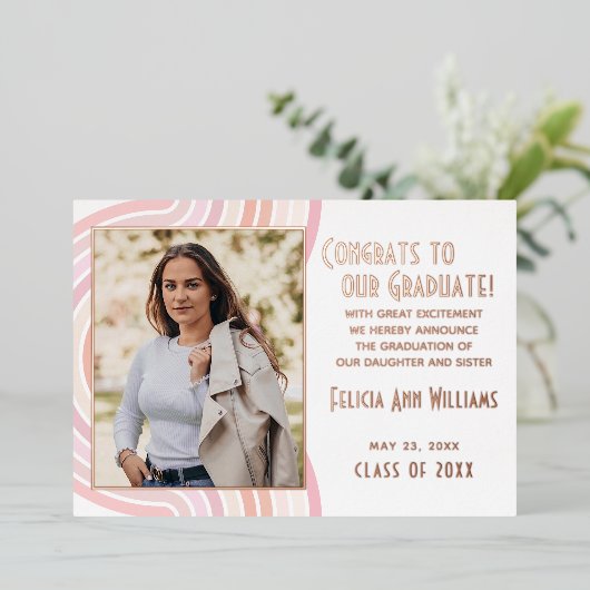 赤面ピンクローズゴールドフォイル卒業発表 箔招待状 (立ち正面)