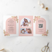 赤面ピンクローズボーホパンパスアーチQRコード結婚ズ 三つ折り招待状 (内部)