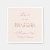 赤面ピンクローズラブイン開花ブライダルシャワー スタンダードカクテルナプキン (正面)