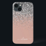 赤面ピンクローズ金ゴールドシルバーグリッターモノグラム iPhone 13ケース<br><div class="desc">バラ金ゴールド-赤面ピンクと銀のスパークルフェイクと滴り落ちるグリッターブラシ付き金属モノグラムの名前とイニシャル電話。これは、最高の甘い16歳の誕生日、結婚ブライダルシャワー、記念日、赤ちゃんシャワーまたはバチェロレッテギフトを作る誰かがグラームの豪華さとシックなスタイルを愛する。</div>