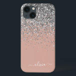 赤面ピンクローズ金ゴールドシルバーグリッターモノグラム iPhone 13ケース<br><div class="desc">バラ金ゴールド-赤面ピンクと銀のスパークルフェイクと滴り落ちるグリッターブラシ付き金属モノグラムの名前とイニシャル電話。これは、最高の甘い16歳の誕生日、結婚ブライダルシャワー、記念日、赤ちゃんシャワーまたはバチェロレッテギフトを作る誰かがグラームの豪華さとシックなスタイルを愛する。</div>