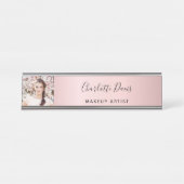 赤面ピンク写真モノグラムモダン署名 デスクネームプレート (正面)