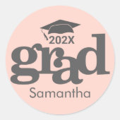 赤面ピンク卒業はっきりしたモダンタイポグラフィ ラウンドシール (正面)