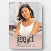 赤面ピンク卒業写真はっきりしたタイポグラフィモダン フォトプラーク (正面)