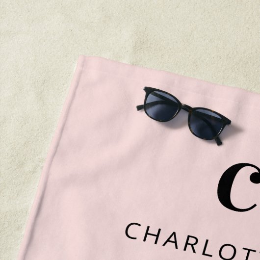 赤面ピンク名モノグラムイニシャル ビーチタオル (インサイチュ)