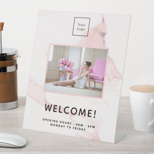 赤面ピンク大理石ビジネスのロゴの写真へようこそ 台座サイン (インサイチュ)