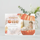 赤面ピンク金ゴールドカボチャ最初の誕生日と写真 招待状 (スタンド正面)