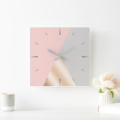 赤面ピンク、グレー、バラ金ゴールドの幾何学的な三角形 スクエア壁時計 (ホーム)
