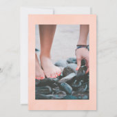 赤面ピンク&バラ金ゴールドフローラお祝いの生活 招待状 (裏面)