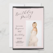 赤面ピンク&ブラックフォトトレンディーモダン誕生日 招待状 (正面)