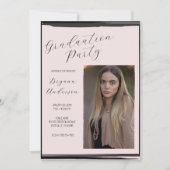 赤面ピンク&ブラックフォトトレンディー卒業パーティー 招待状 (正面)