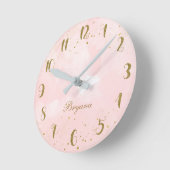 赤面ピンク&金ゴールド(ばちゃばちゃ)跳ねるモダン パーソナライズされた ラウンド壁時計 (傾斜)