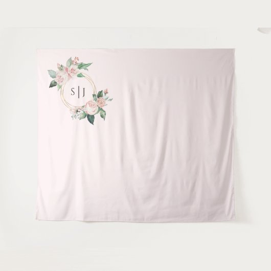 赤面フローラピンクモノグラム結婚のフォトバックグラウンド タペストリー (正面(横))