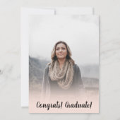 赤面モダンピンクのミニマル写真卒業 招待状 (裏面)