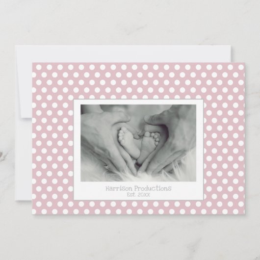 赤面モダンピンクフォトコラージュベビーガール誕生 案内状 (裏面)