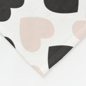 赤面モダンピンクブラックラブハートパターン フリースブランケット (角)