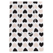 赤面モダンピンクブラックラブハートパターン ミディアムペーパーバッグ (裏面)