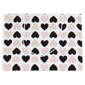 赤面モダンピンクブラックラブハートパターン ラージペーパーバッグ (正面)