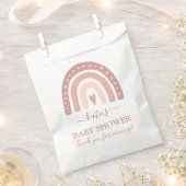 赤面モダンピンクレインボーガールベビーシャワー フェイバーバッグ (クリップ留めされた状態)