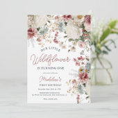 赤面素朴ピンク、クリームワイルドフラワーファースト誕生日 招待状 (スタンド正面)