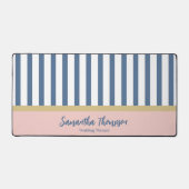 赤面金ゴールドとストライプの海軍の名前と職業 デスクマット (正面)