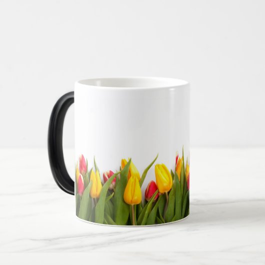 赤鮮やかと黄色のチューリップフレッシュフローラデザイン モーフィングマグカップ (正面左)
