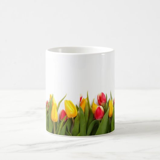 赤鮮やかと黄色のチューリップフレッシュフローラデザイン モーフィングマグカップ (中央)