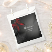 赤黒のボウが付いたウェディングスパークリングムーディー フェイバーバッグ (クリップ留めされた状態)