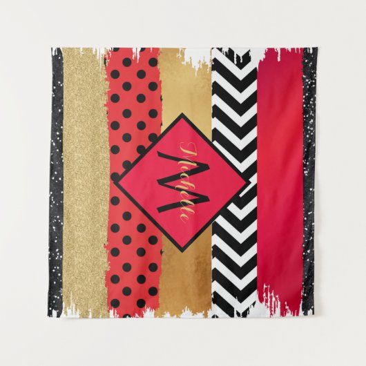 赤黒金ゴールドグリッターブラシストロークモノグラムの タペストリー (正面(横))