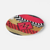 赤黒金ゴールドグリッターブラシストロークモノグラムの ペーパープレート (アングル)