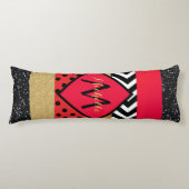 赤黒金ゴールドグリッターブラシストロークモノグラムの ボディピロー (正面)