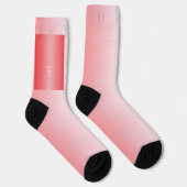 赤、オレンジ、およびピンクのブラシストロークがブレンドされる ソックス (右)