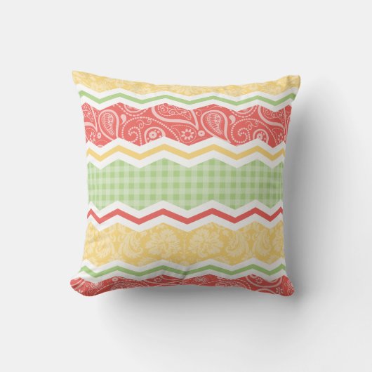 赤 – オレンジ、黄、緑の国のパターン クッション (正面)
