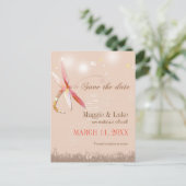 赤&タンドラゴンフライ結婚式の日付を保存 案内ポストカード (スタンド正面)