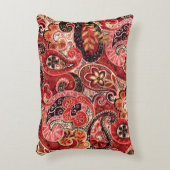 赤、ピンク、および黒のヴィンテージペイズリーフローラ アクセントクッション (正面(垂直))