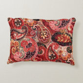 赤、ピンク、および黒のヴィンテージペイズリーフローラ アクセントクッション (裏面)
