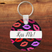 赤、ピンク、紫のパーカーのリップパターン キーホルダー (正面)