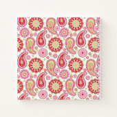 赤、ピンク、緑のペイズリーノートモノグラムの ノートブック (裏面)