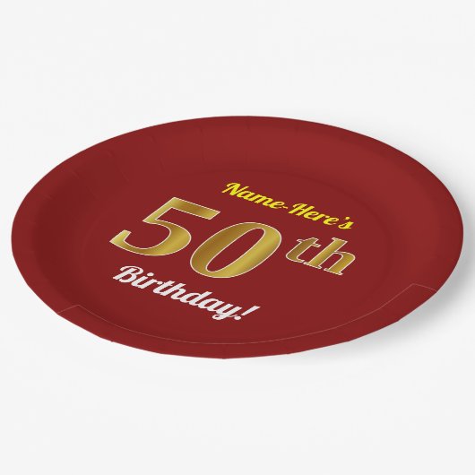 赤、フェイク金ゴールド50番目の誕生日+名前をカスタムする ペーパープレート (アングル)