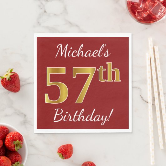 赤、フェイク金ゴールド57番目の誕生日+名前をカスタムする スタンダードランチョンナプキン (インサイチュ)